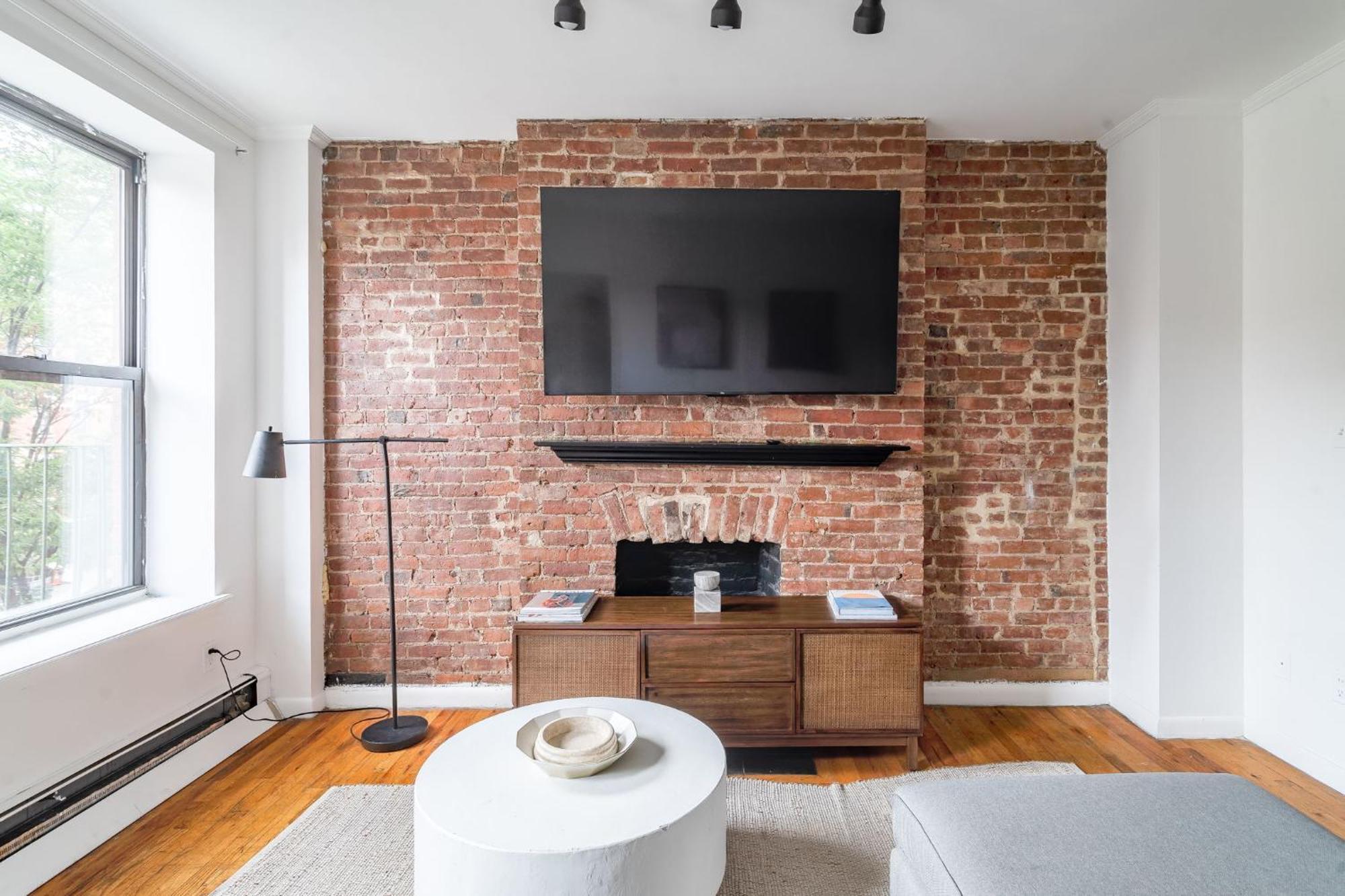 Bright 3br 1ba Retreat In Hells Kitchen Steps From Times Square Appartement